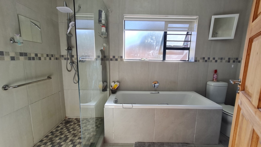 3 Bedroom Property for Sale in Dana Bay Western Cape
